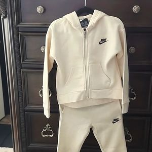 Nike Boys Sweatsuit Size 6 Color